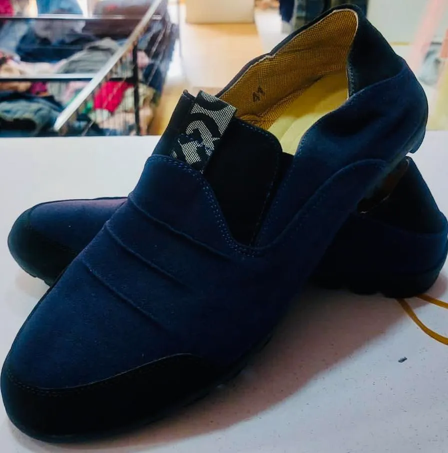 Creme Adult Canvas